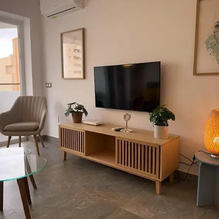 Modern & Sunny * פואנגירולה