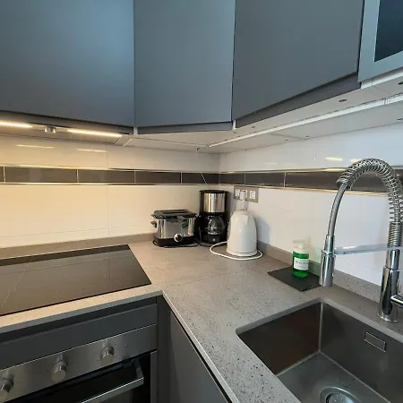 דירה Modern & Sunny *