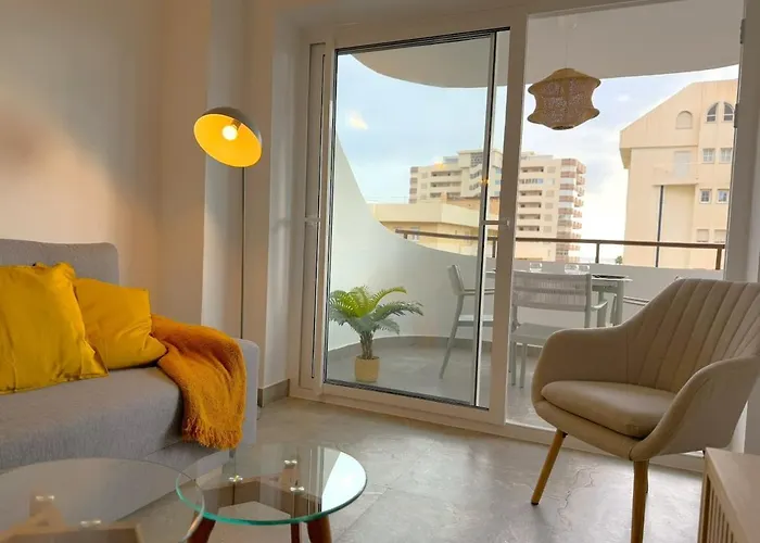 Modern & Sunny דירה *