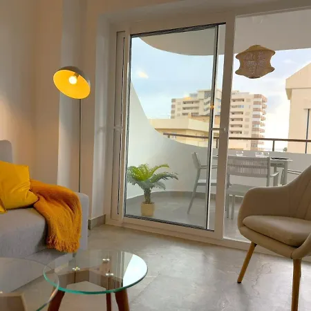 Modern & Sunny Lejlighed *